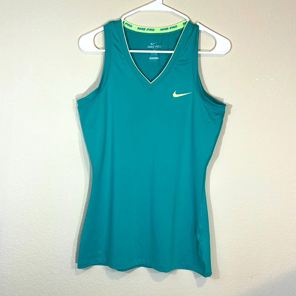 NIKE PRO WOMEN’S GREEN TANK TOP SLEEVELESS V-NECK / M